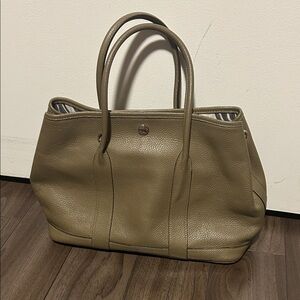 Elegant Tan Leather Tote Bag